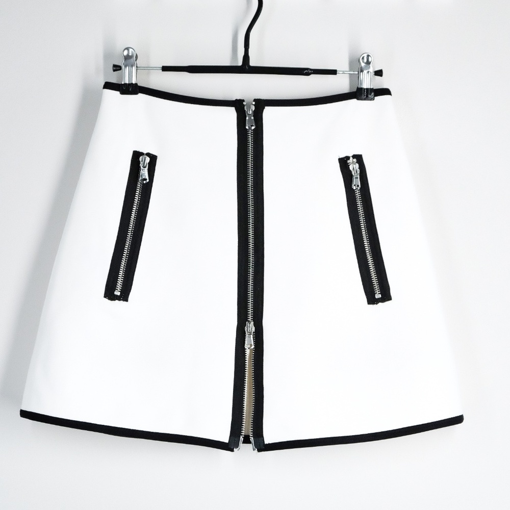 😈 kaufmanfranco: Zippered mini skirt